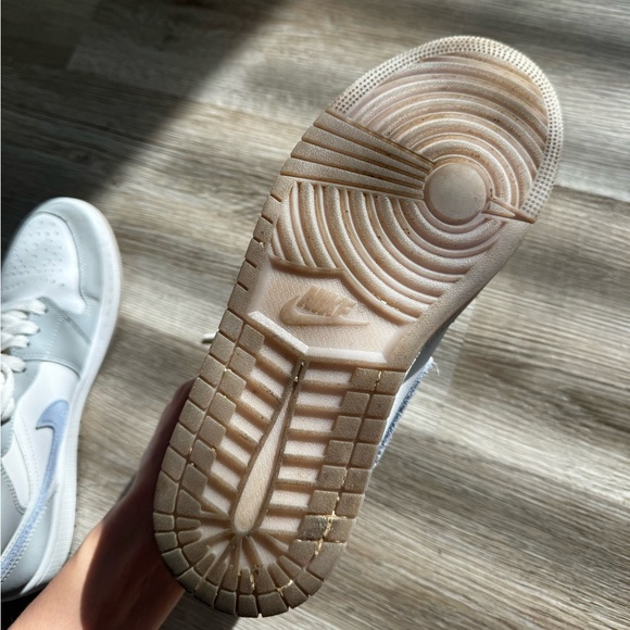 Nike Jordan 1 Wolf Grey Aluminum sneakers - Picture 3 of 5